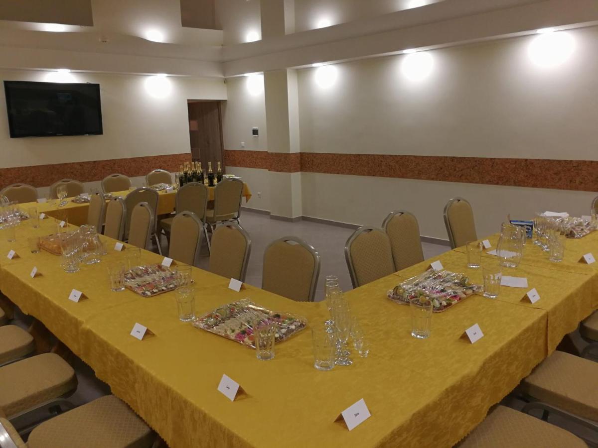 Viesbutis Kelyje Hotel อูเตนา ภายนอก รูปภาพ